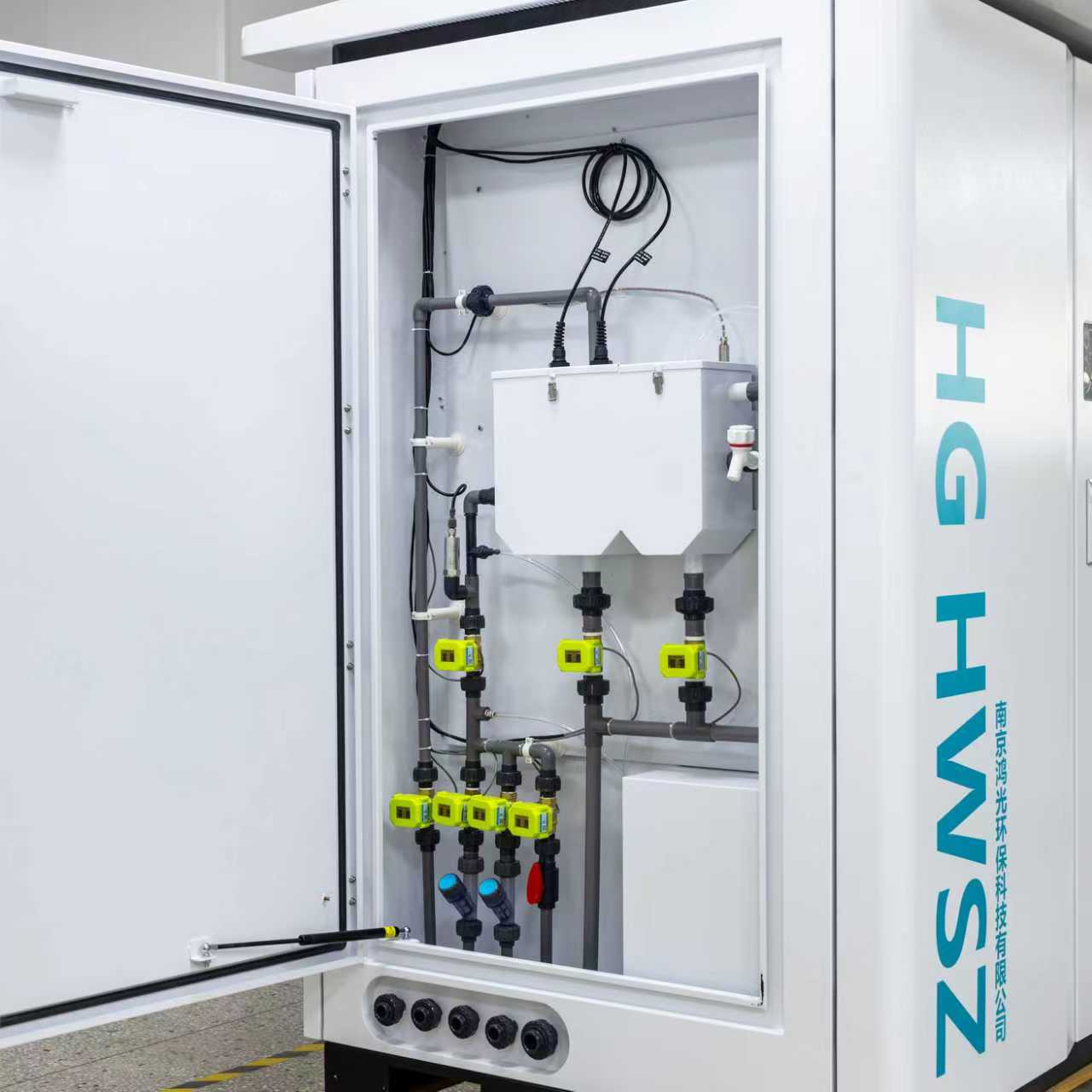 Station de surveillance automatique ext&eacute;rieure de la qualit&eacute; de l’eau &agrave; petite &eacute;chelle